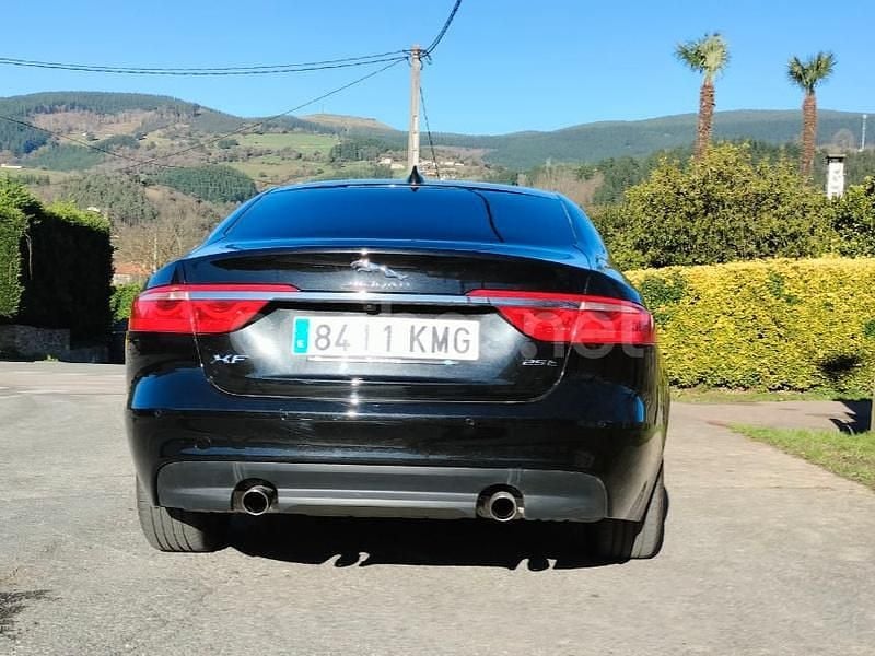 Usado Jaguar XF Prestige 250 CV (183 kW) 2018 Negro Berlina