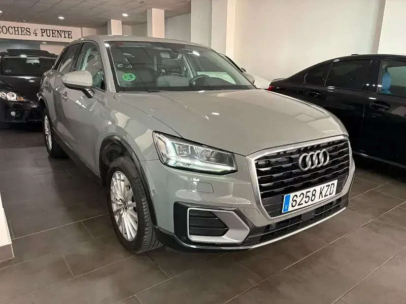 Usado Audi Q2 Design 116 CV (85 kW) 2019 Gris / plata SUV