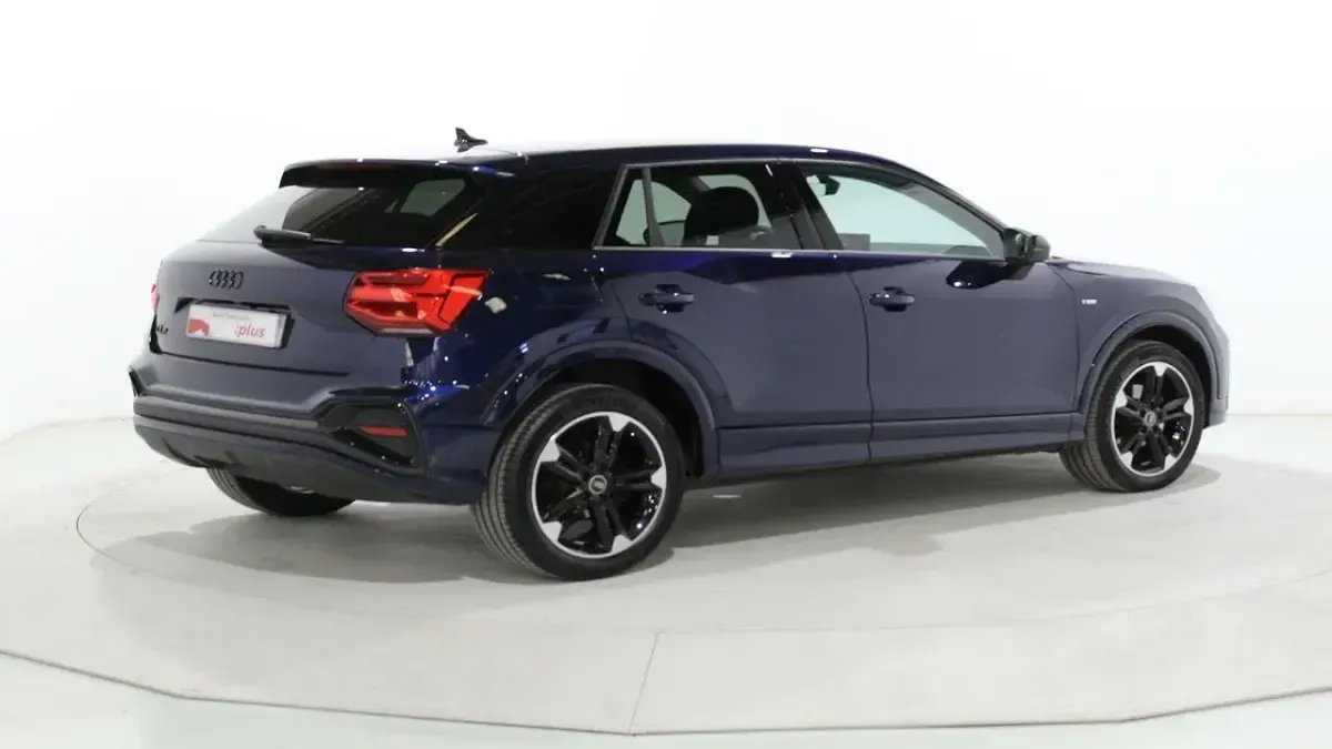 Usado Audi Q2 Comfort 150 CV (110 kW) 2022 Azul SUV