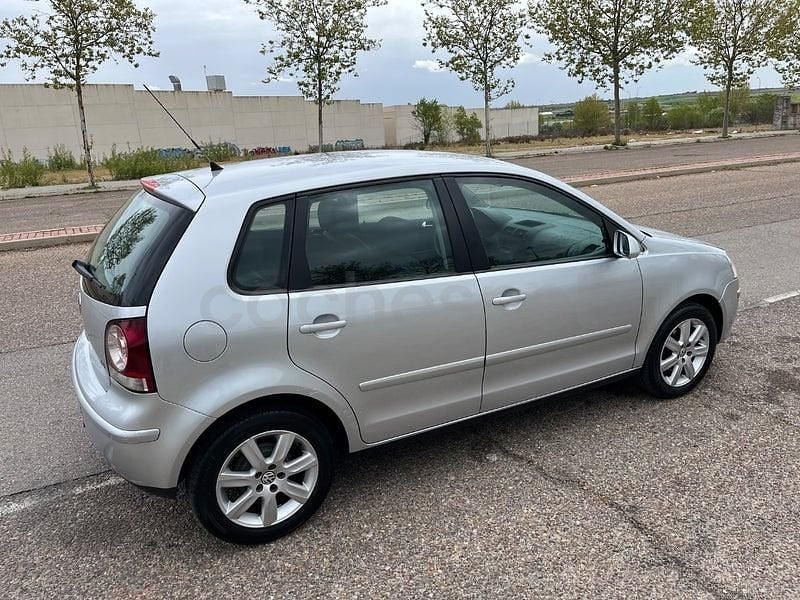 Usado VW Polo Edition 80 CV (58 kW) 2007 Gris / plata Utilitario