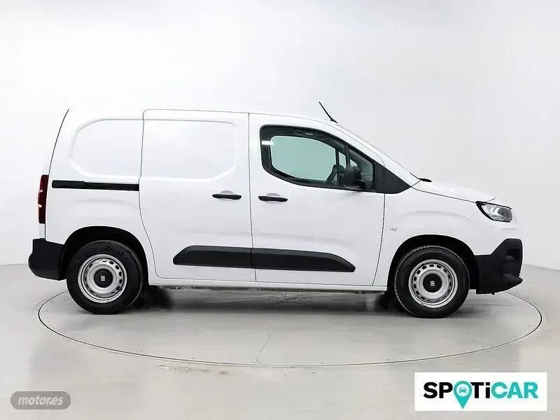 Usado Fiat Doblò 101 CV (74 kW) 2025 Blanco Monovolumen