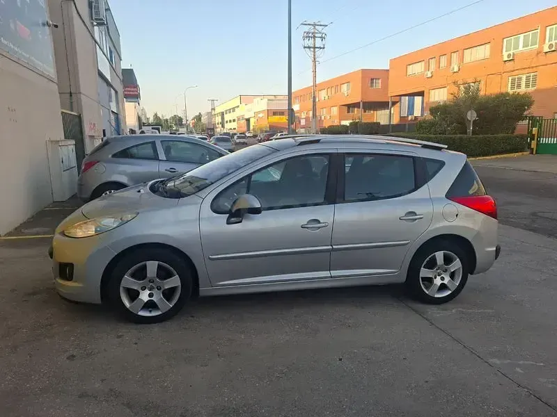 Usado Peugeot 207 Sport 110 CV (80 kW) 2010 Gris / plata Familiar