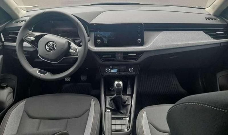 Usado Skoda Kamiq Selection 116 CV (85 kW) 2025 Gris SUV