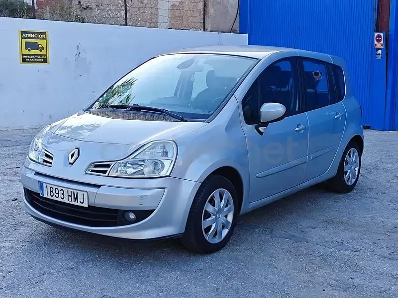 Usado Renault Grand Modus Evolution 90 CV (66 kW) 2012 Gris / plata Monovolumen