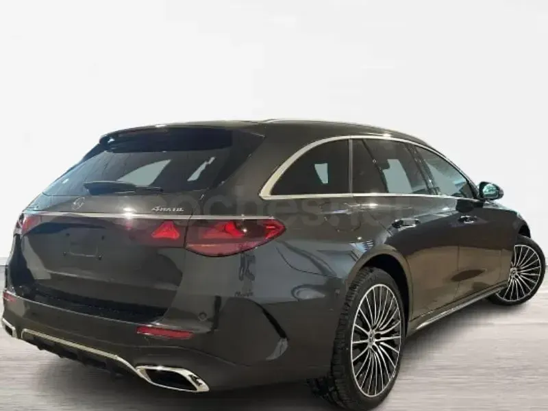 Usado Mercedes E300 313 CV (230 kW) 2025 Gris Familiar