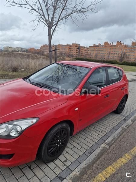 Usado Hyundai i30 Classic 109 CV (80 kW) 2009 Rojo Berlina