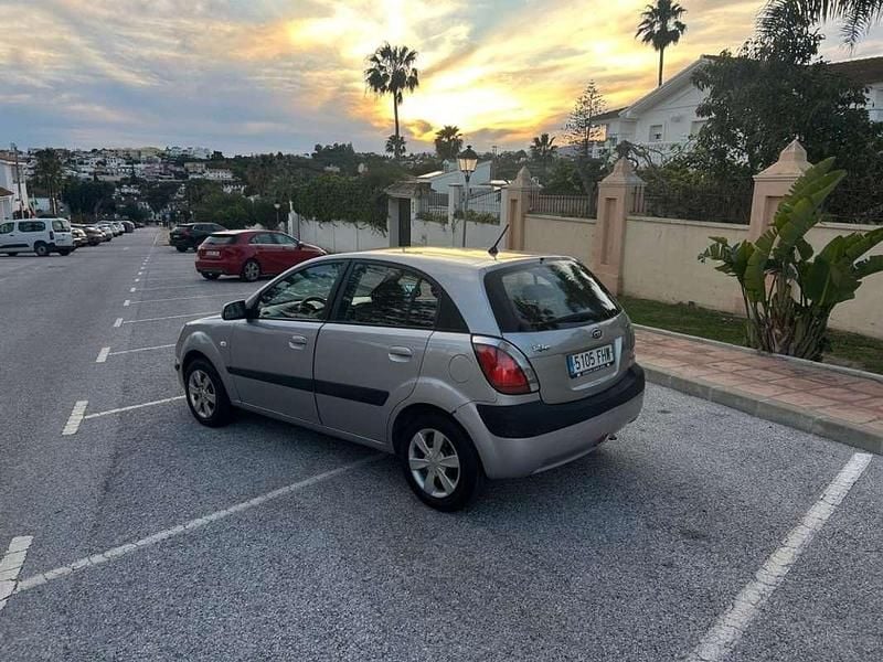 Używany Kia Rio Active 110 KM (80 kW) 2007 Szary Hatchback