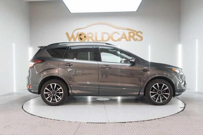 Usado Ford Kuga ST-Line 149 CV (109 kW) 2016 SUV