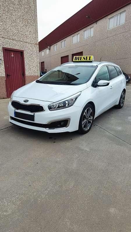 Usado Kia Ceed Sportswagon 136 CV (100 kW) 2018 Blanco Familiar