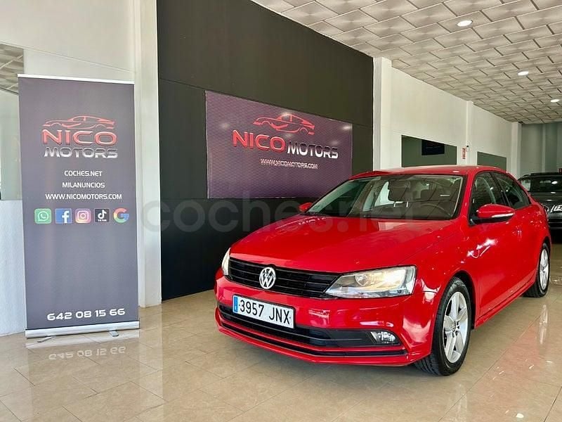 Usado VW Jetta Advance 110 CV (80 kW) 2016 Rojo Berlina