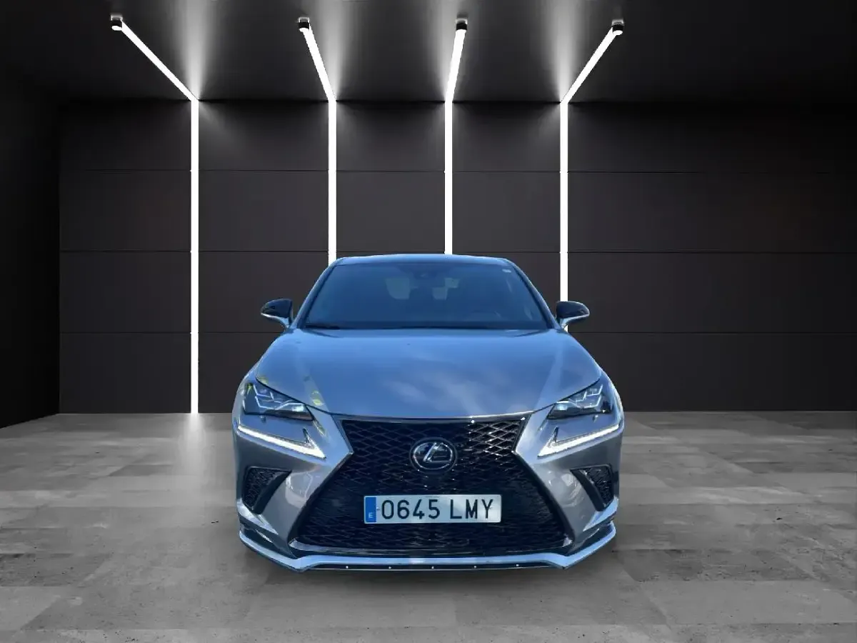 Usado Lexus NX300h Sport Line 197 CV (144 kW) 2021 Gris metalizado SUV