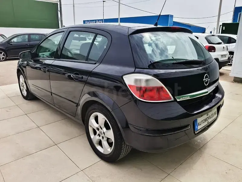 Usado Opel Astra Enjoy 90 CV (66 kW) 2005 Negro Berlina