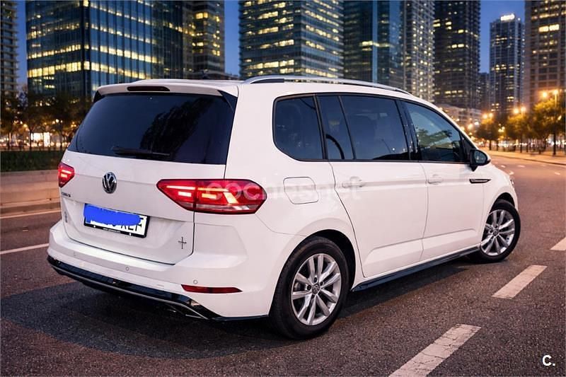 Usado VW Touran Advance 115 CV (84 kW) 2018 Blanco Monovolumen