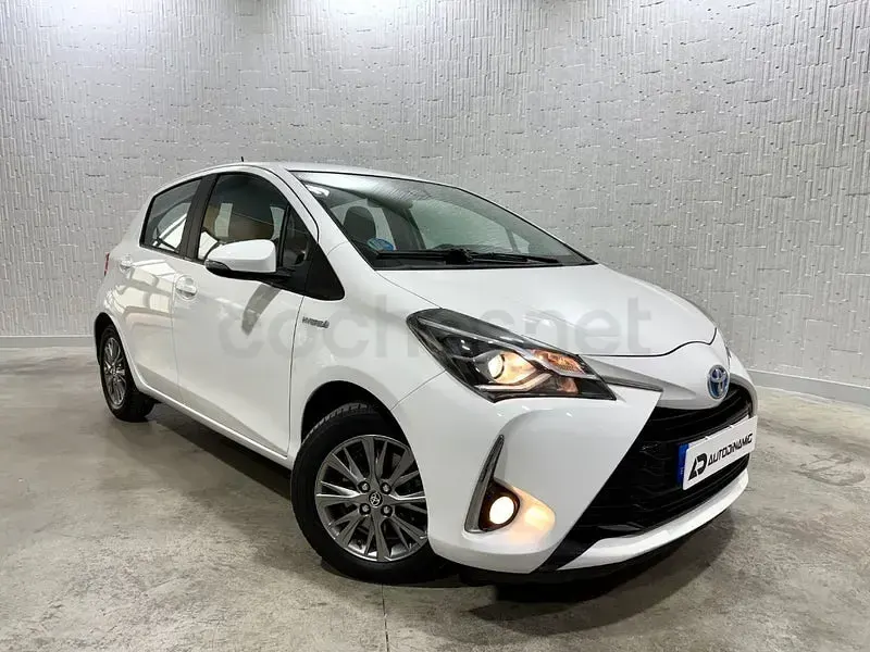 Usado Toyota Yaris Hybrid Active 100 CV (73 kW) 2018 Blanco Berlina