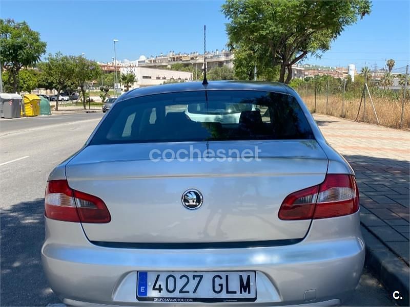 Usado Skoda Superb Ambition 140 HP (102 kW) 2009 Cinzento Sedan