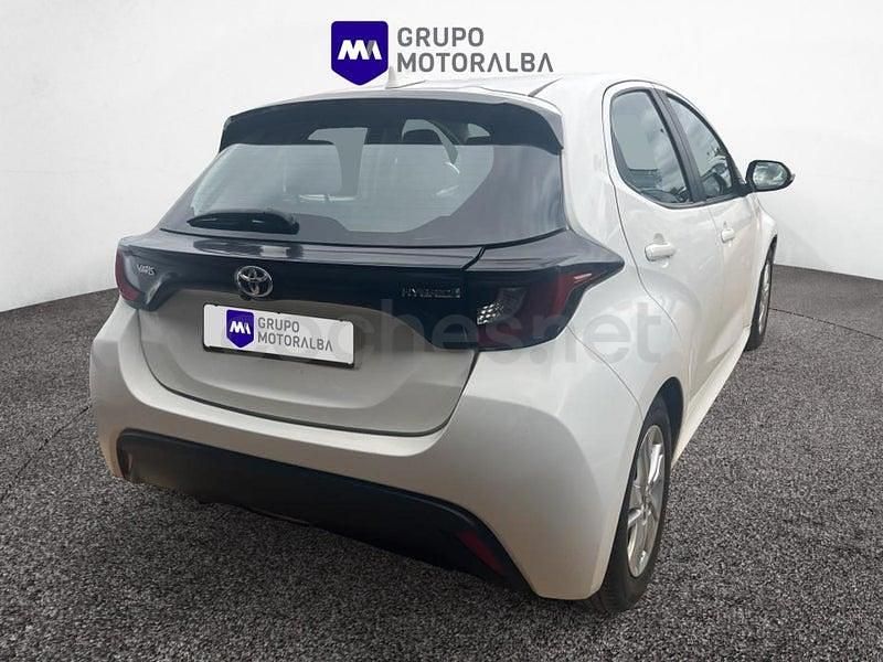 Usado Toyota Yaris Hybrid Business Edition 116 CV (85 kW) 2022 Blanco Berlina