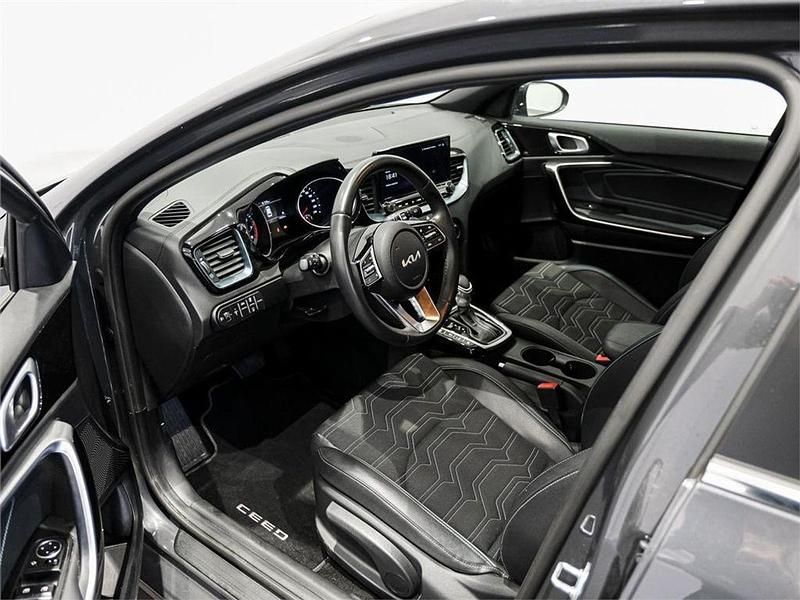 Usado Kia Ceed Style 120 CV (88 kW) 2024 Gris Utilitario