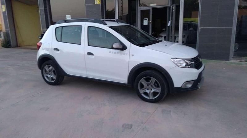 Blanco Usado 2020 Dacia Sandero Stepway Utilitario | 11.500 € (Un poco caro) - Imagen 1/4