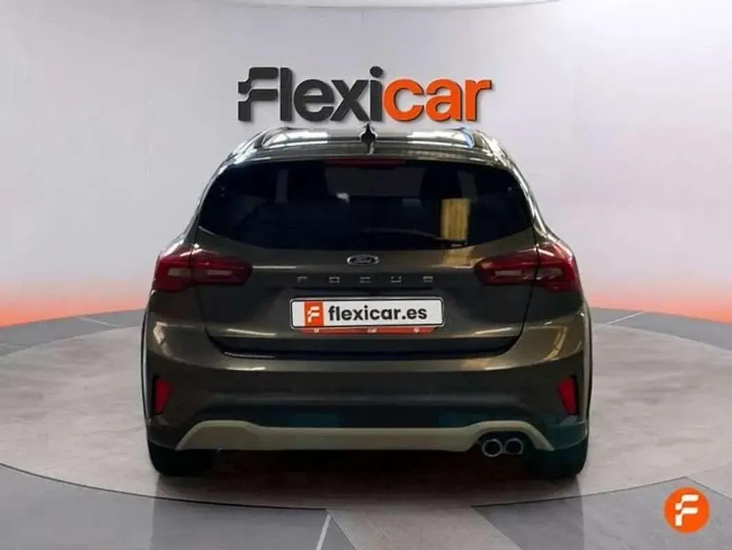 Usado Ford Focus ST-Line 155 CV (114 kW) 2024 Gris Berlina