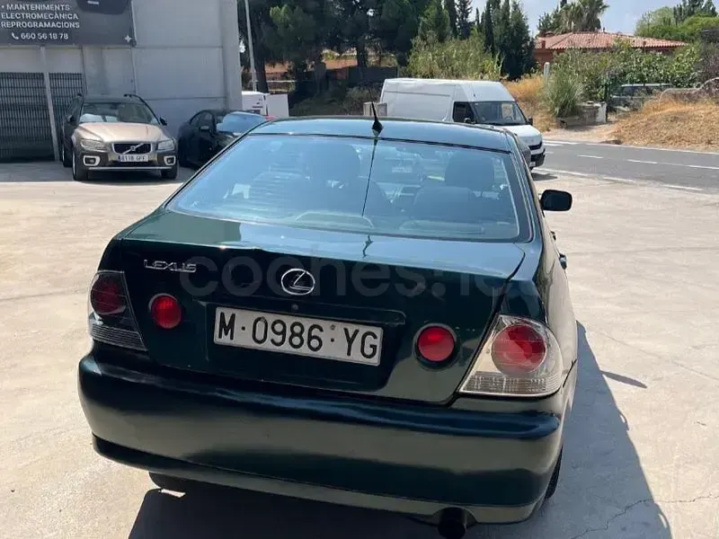 Usado Lexus IS200 155 CV (114 kW) 1999 Verde Berlina