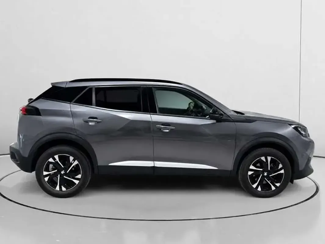 Usado Peugeot 2008 Allure 131 CV (96 kW) 2022 Gris SUV