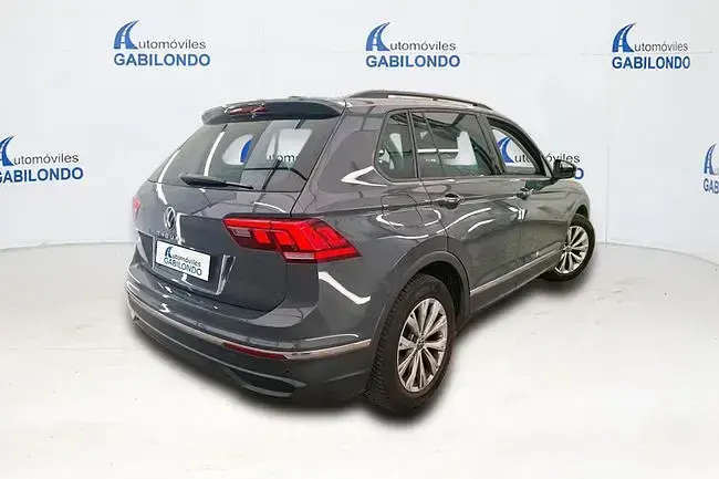 Usado VW Tiguan Allspace Life 150 CV (110 kW) 2022 Gris SUV