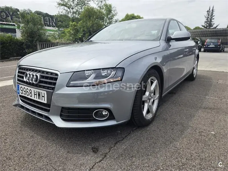 Usado Audi A4 Ambition 143 CV (105 kW) 2014 Gris / plata Berlina