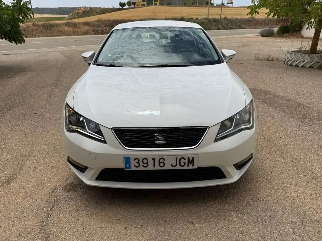 Usado Seat Leon ST Style 110 CV (80 kW) 2015 Blanco Familiar