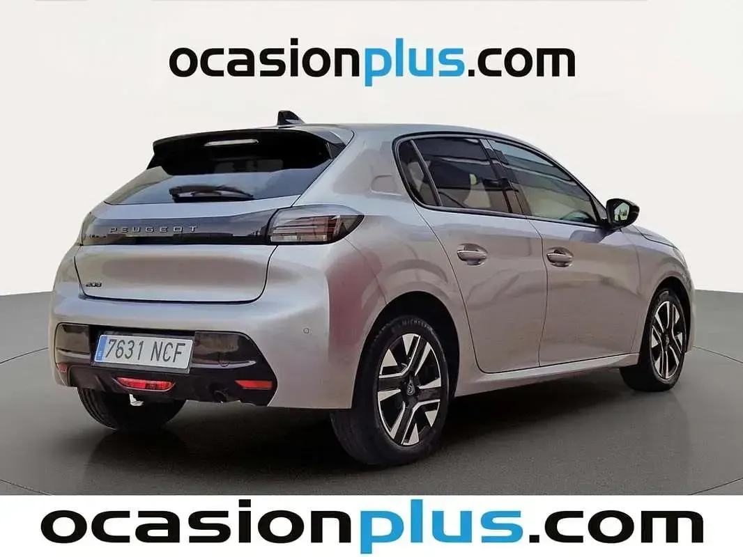 Usado Peugeot 208 Allure 102 CV (75 kW) 2025 Gris Utilitario
