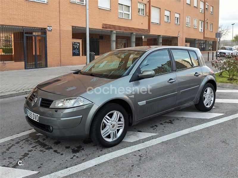 Gris / plata Usado 2006 Renault Mégane II Dynamique Berlina | 1750 € (Buen precio) - Imagen 1/4