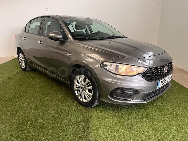 Usado Fiat Tipo Lounge 95 CV (69 kW) 2017 Gris / plata Berlina