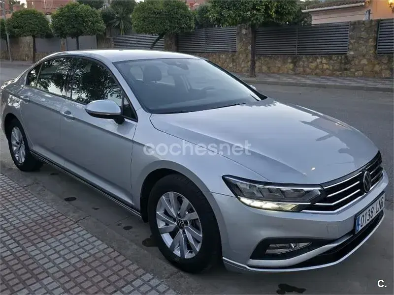 Usado VW Passat Business 150 CV (110 kW) 2021 Blanco Berlina