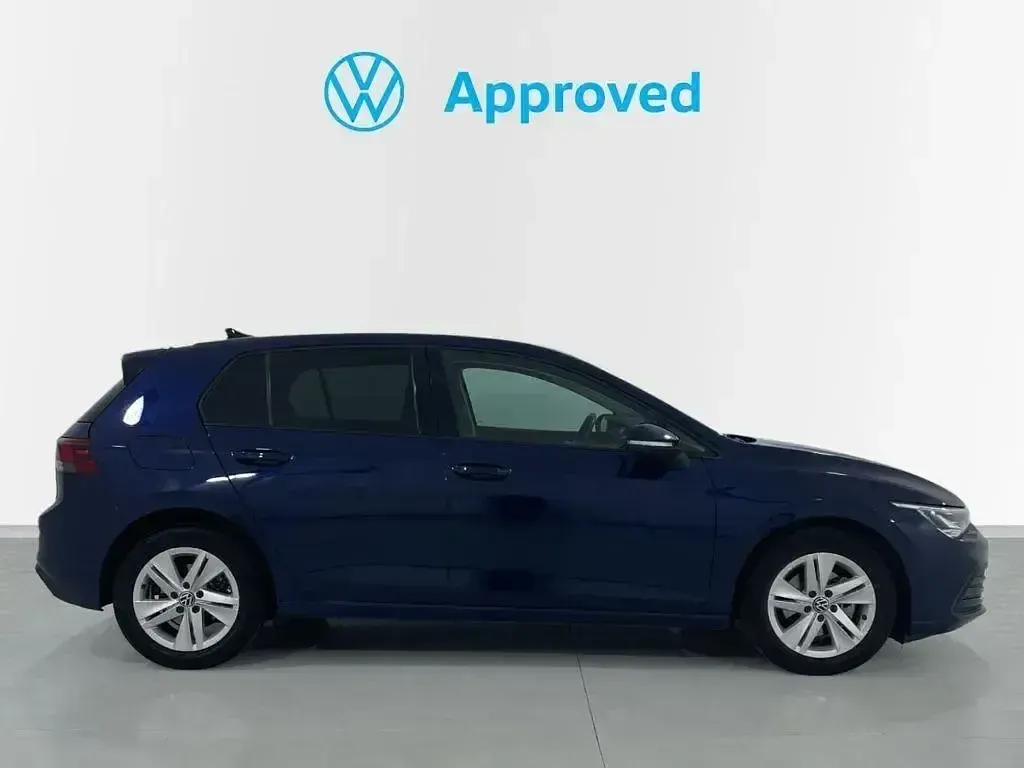 Usado VW Golf VIII Life 110 CV (80 kW) 2023 Azul Berlina