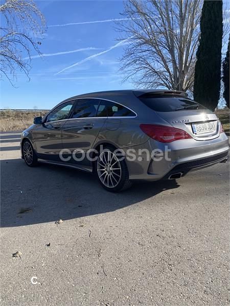Usado Mercedes CLA220 Shooting Brake AMG line 177 CV (130 kW) 2015 Gris / plata Familiar