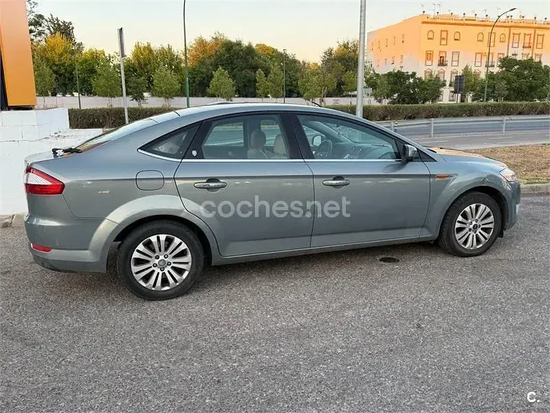 Usado Ford Mondeo Ghia 145 CV (106 kW) 2007 Gris / plata Berlina