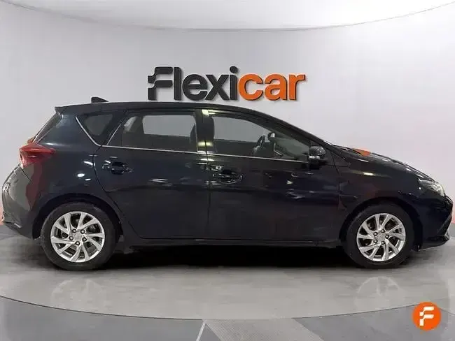 Usado Toyota Auris Active 116 CV (85 kW) 2016 Negro Berlina