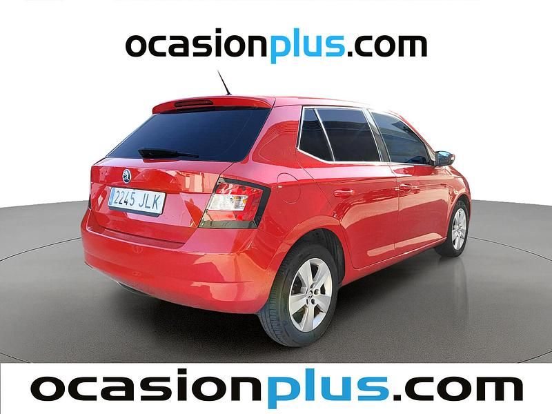 Usado Skoda Fabia Ambition 90 CV (66 kW) 2016 Rojo