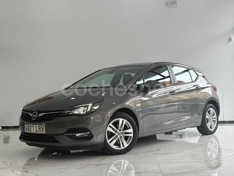 Gris / plata Usado 2021 Opel Astra Berlina | 14.990 € (Precio justo) - Imagen 1/4