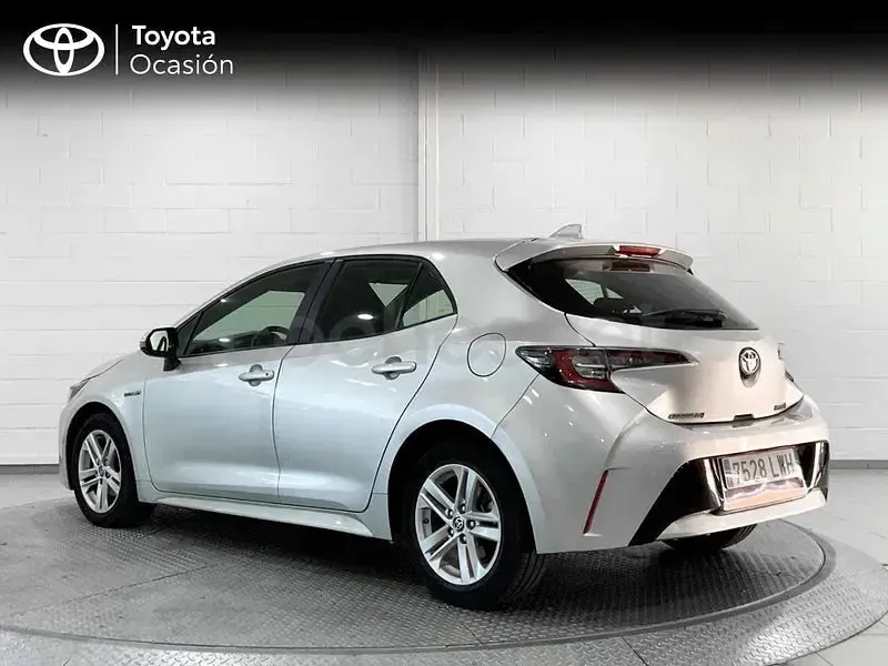Usado Toyota Corolla Active 122 CV (89 kW) 2022 Gris / plata Berlina