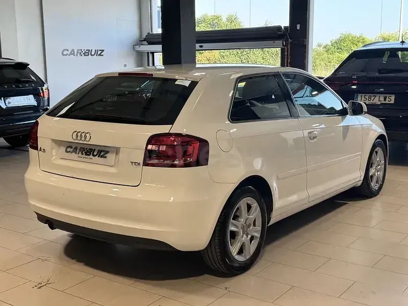 Usado Audi A3 Attraction 105 CV (77 kW) 2011 Blanco Utilitario