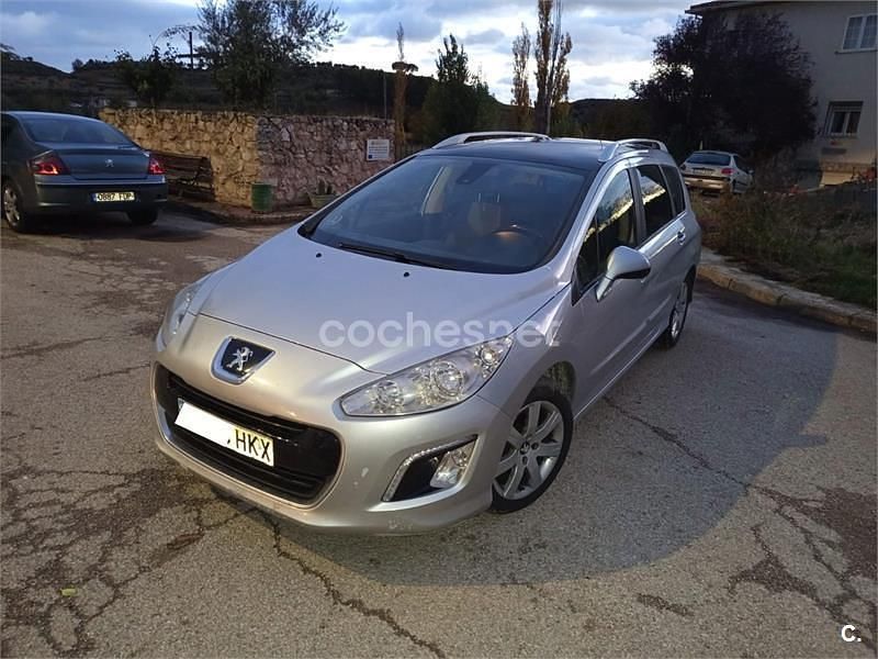 Usado Peugeot 308 SW Active 112 CV (82 kW) 2012 Gris / plata Familiar
