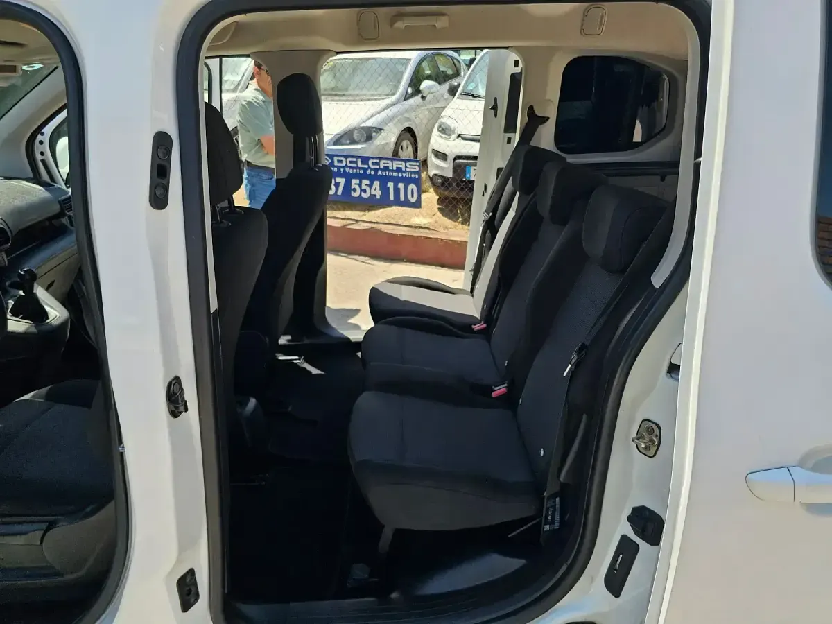 Usado Peugeot Rifter Active 100 CV (73 kW) 2020 Blanco Monovolumen
