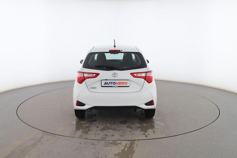 Usado Toyota Yaris Active 110 CV (80 kW) 2018 Blanco Berlina
