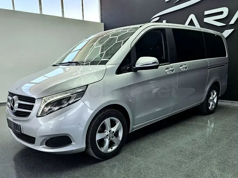 Usado Mercedes V220 Avantgarde 163 CV (119 kW) 2017 Gris / plata Monovolumen