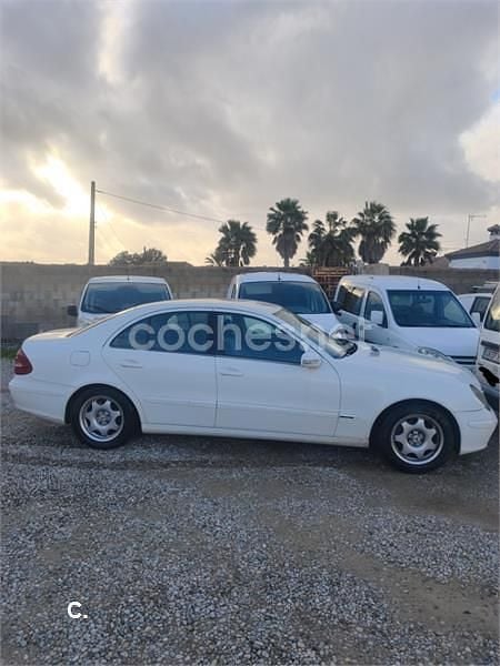 Usado Mercedes E270 Classic 177 CV (130 kW) 2005 Blanco Berlina