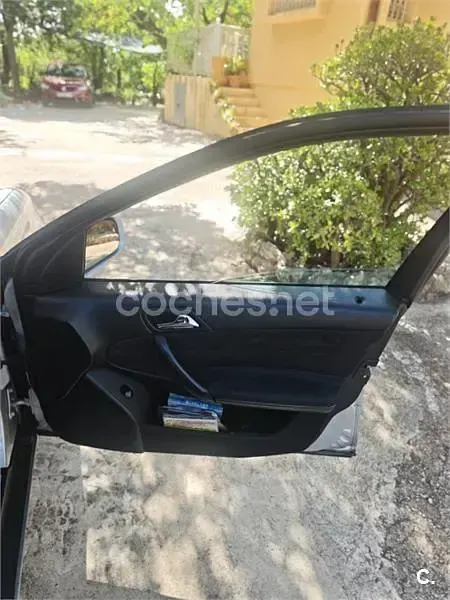 Usado Mercedes C220 Classic 143 CV (105 kW) 2005 Gris / plata Berlina