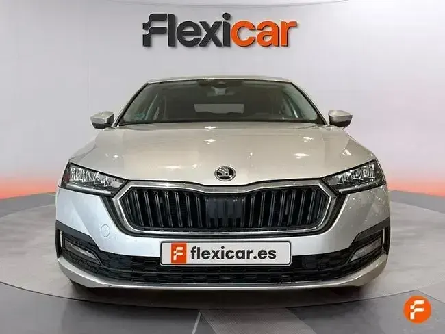 Usado Skoda Octavia Active 115 CV (84 kW) 2021 Gris