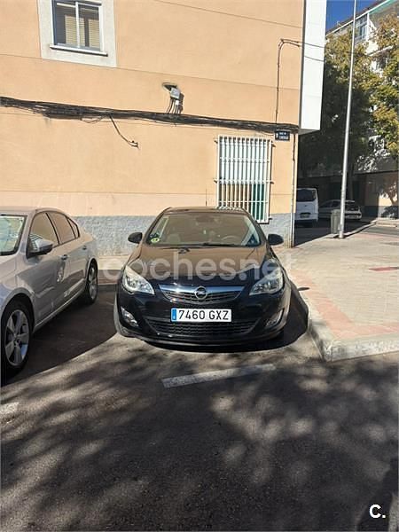 Negro Usado 2010 Opel Astra Enjoy Berlina | 45.006 € - Imagen 1/3