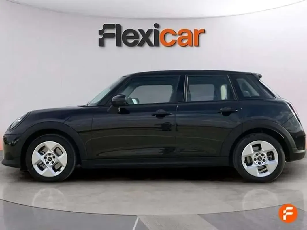 Usado Mini Cooper 114 kW (156 CV) 2025 Negro Utilitario