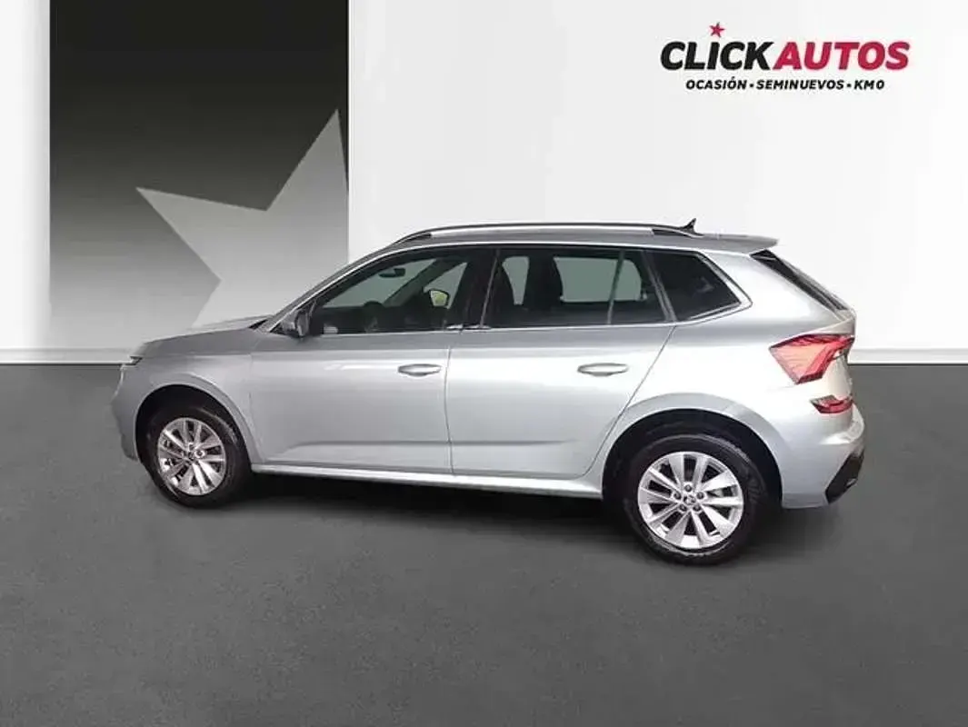 Usado Skoda Kamiq Selection 95 CV (69 kW) 2025 Plateado SUV